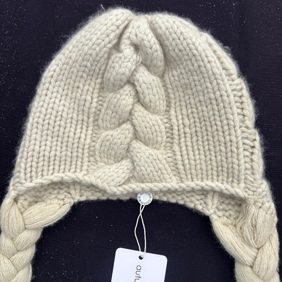 Autumn Cashmere hat with braids